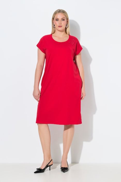 Robe oversize en jersey. Décolleté rond et manches courtes. Pierres fantaisie