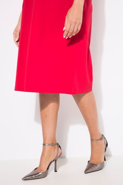 Robe oversize en jersey. Décolleté rond et manches courtes. Pierres fantaisie