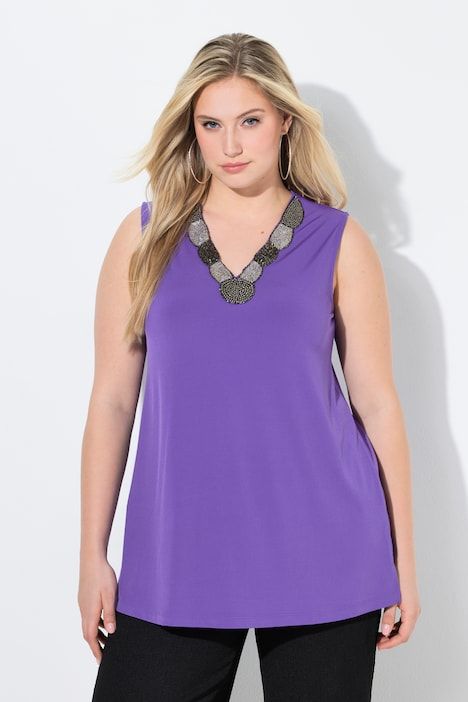 Débardeur à broderies perles. Décolleté V. Coupe évasée
