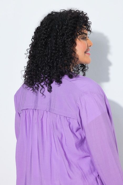 Veste à bouton-pression. Décolleté V et manches 7/8