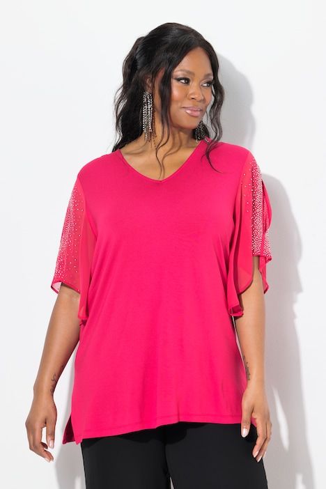 T-shirt à strass. Décolleté en V et manches 3/4 en mousseline. Coupe évasée