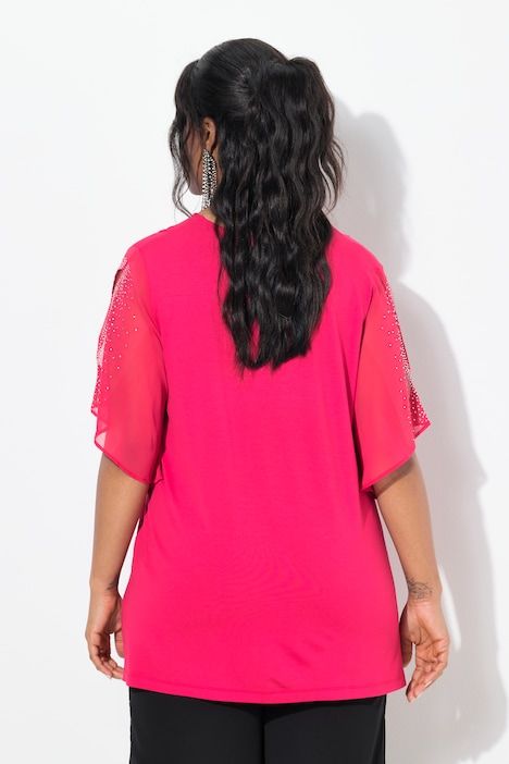 T-shirt à strass. Décolleté en V et manches 3/4 en mousseline. Coupe évasée