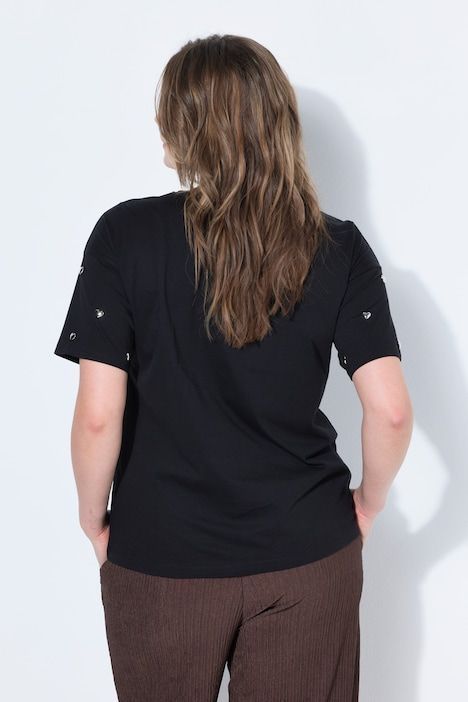 T-shirt oversize, clous cœurs