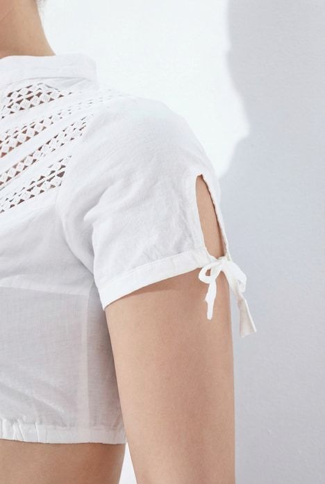 Chemisier traditionnel Dirndl en dentelle, col montant et décolleté en V, manches courtes