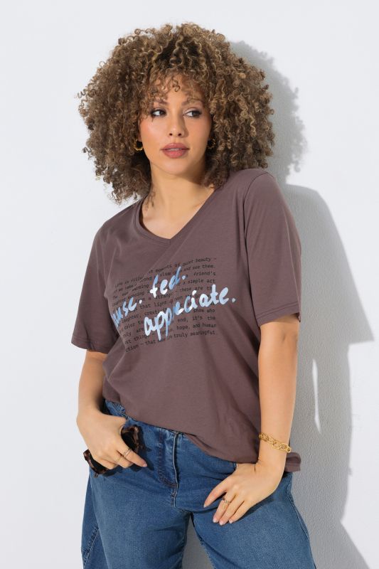 T-shirt avec message, décolleté en V et manches courtes, coupe Classic Fit
