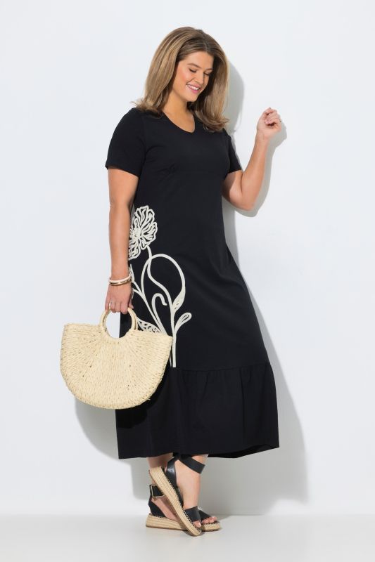 Robe longue, broderie florale, col V, manches courtes