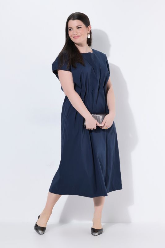 Robe longue, plis décoratifs, cintrée, col rond, manches mi-longues