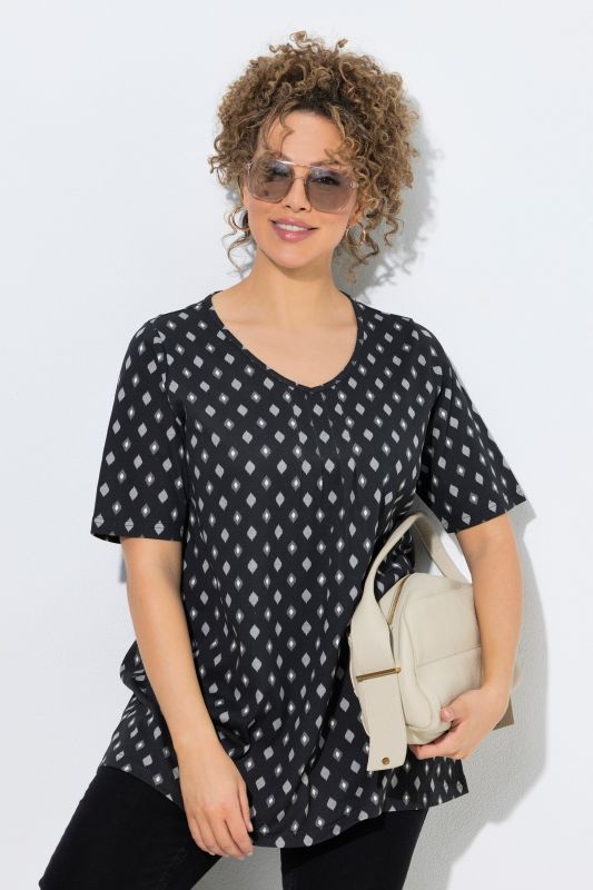 T-shirt avec passepoils, décolleté en V et manches courtes, coupe évasée
