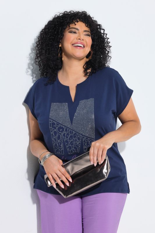 T-shirt oversize, petits strass fantaisie, col tunisien et manches courtes