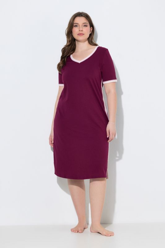 Chemise de nuit à rayures, bordures fantaisie, décolleté en V et manches courtes