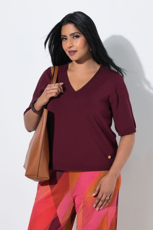 Pull manches courtes, décolleté en V avec liseré scintillant, base élastique