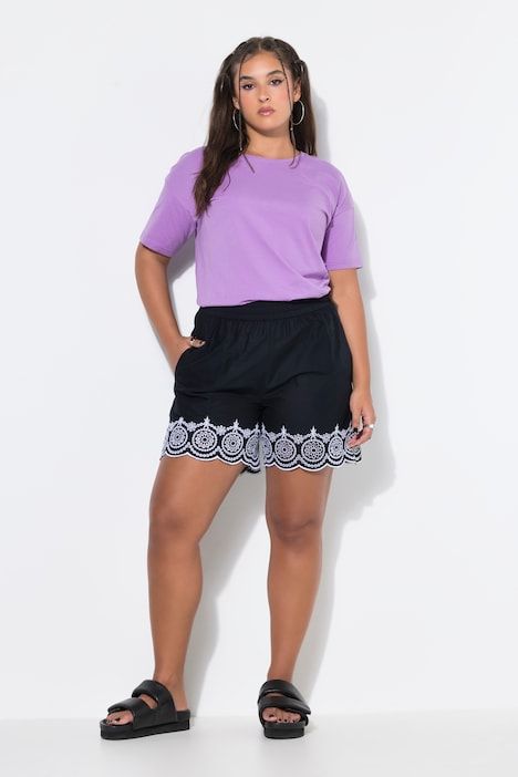 Short à jambe large et broderie blanche