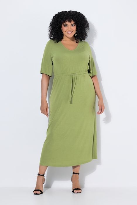 Robe longue, coupe A, col V, manches courtes