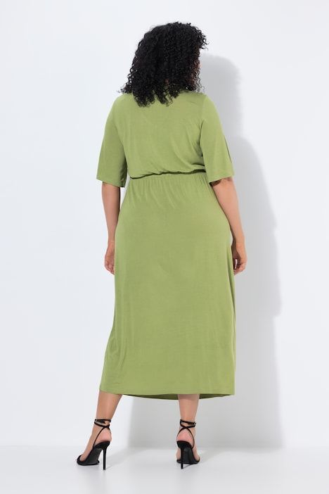 Robe longue, coupe A, col V, manches courtes