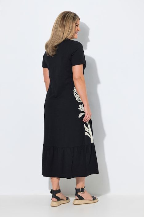 Robe longue, broderie florale, col V, manches courtes