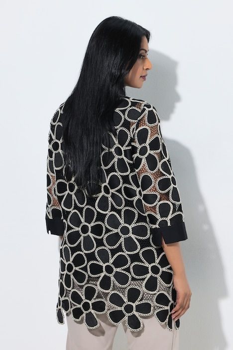 Chemisier en dentelle, coupe évasée, manches 3/4 et col chemise
