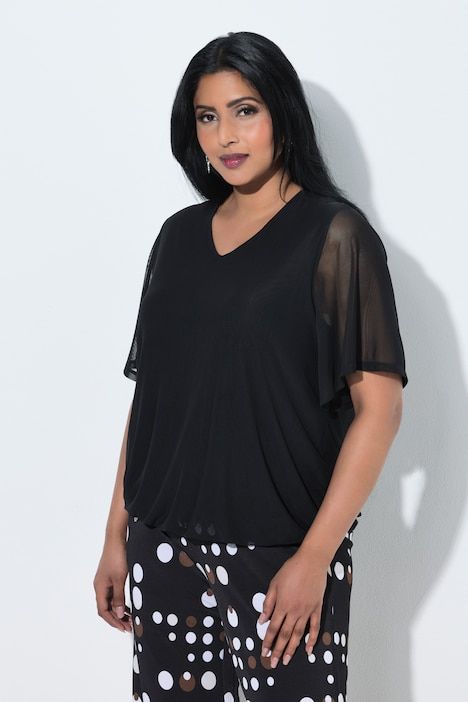 Blouse au tombé fluide, voile en tulle, décolleté en V et manches courtes