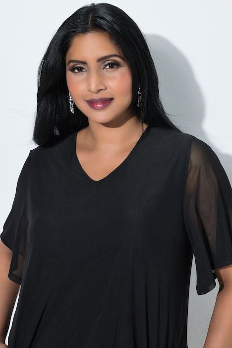Blouse au tombé fluide, voile en tulle, décolleté en V et manches courtes