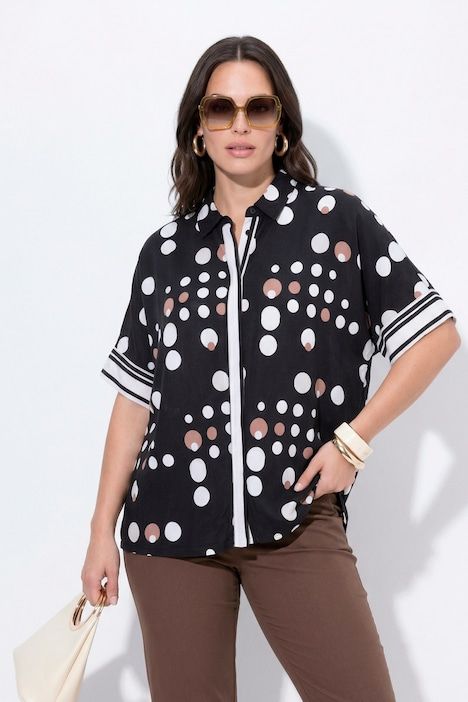 Blouse à pois au tombé fluide, col chemise et manches courtes, coupe oversize