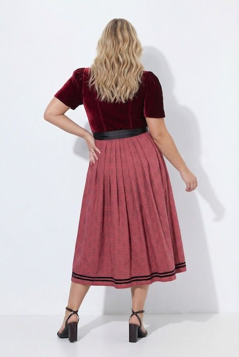 Dirndl, velours, encolure carrée, manches courtes bouffantes