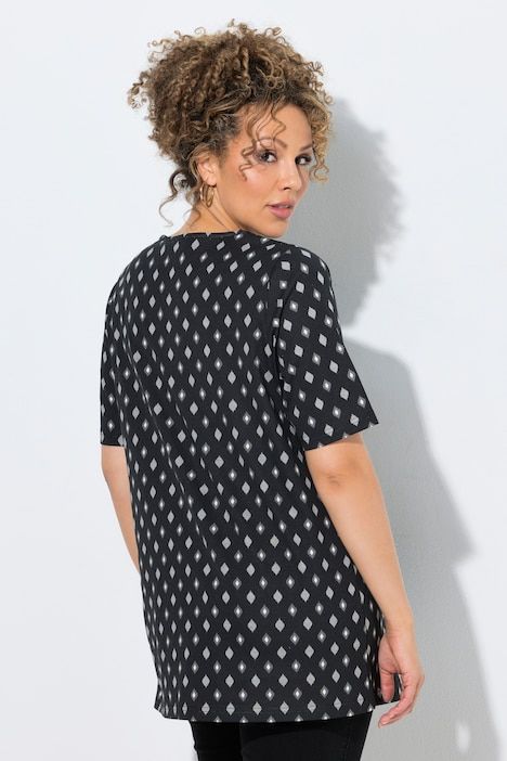 T-shirt avec passepoils, décolleté en V et manches courtes, coupe évasée