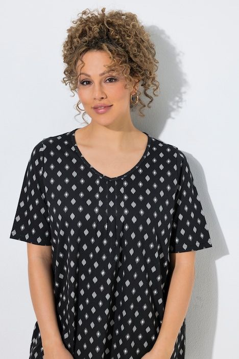 T-shirt avec passepoils, décolleté en V et manches courtes, coupe évasée
