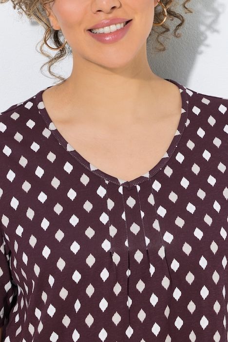 T-shirt avec passepoils, décolleté en V et manches courtes, coupe évasée