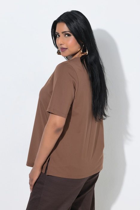 T-shirt avec strass fantaisie, décolleté en V et manches courtes, coupe Classic Fit
