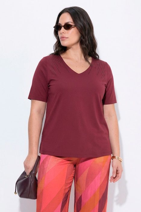 T-shirt avec strass fantaisie, décolleté en V et manches courtes, coupe Classic Fit
