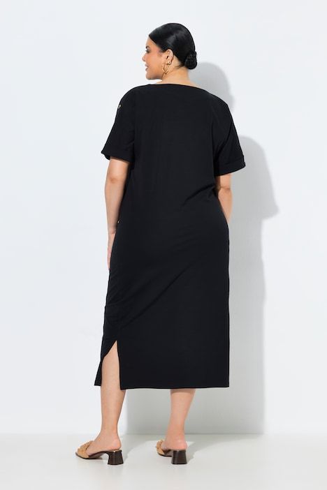 Robe midi, boutons fantaisie, oversize, col rond et manches mi-longues.