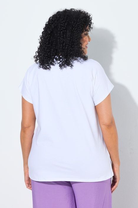 T-shirt oversize, petits strass fantaisie, col tunisien et manches courtes