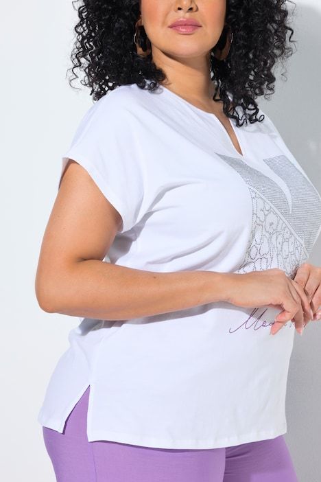 T-shirt oversize, petits strass fantaisie, col tunisien et manches courtes