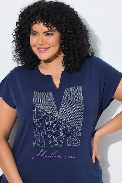 T-shirt oversize, petits strass fantaisie, col tunisien et manches courtes