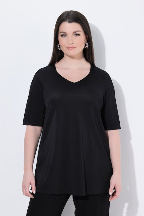 T-shirt au tombé fluide, décolleté cœur et manches courtes, coupe évasée
