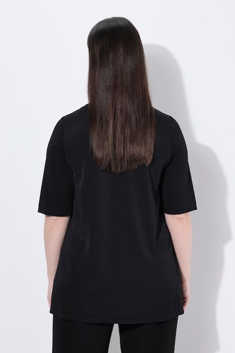 T-shirt au tombé fluide, décolleté cœur et manches courtes, coupe évasée