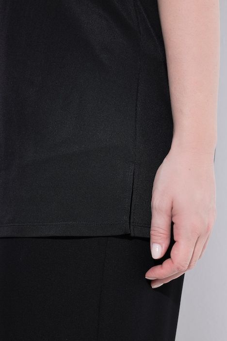T-shirt au tombé fluide, décolleté cœur et manches courtes, coupe évasée