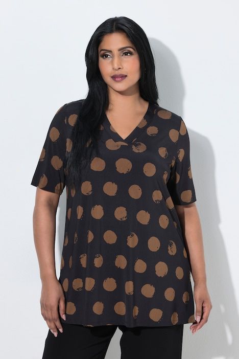 T-shirt au tombé fluide, motif à pois, décolleté en V et manches courtes, coupe évasée