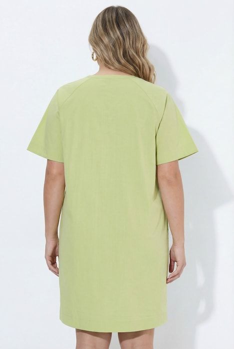 Robe en popeline, col tunisien et manches courtes, coupe évasée