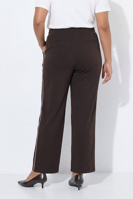 Pantalon longueur 3/4 et jambe large, bande fantaisie le long de la jambe, cordon à nouer à la taille