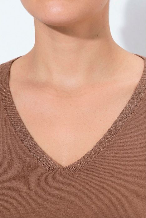 Pull manches courtes, décolleté en V avec liseré scintillant, base élastique
