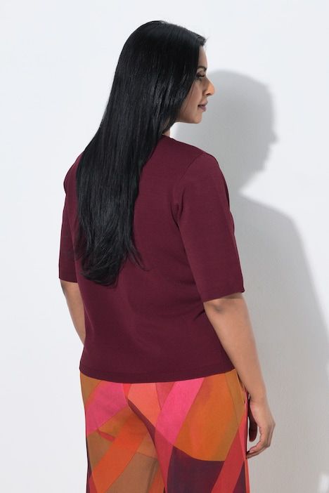 Pull manches courtes, décolleté en V avec liseré scintillant, base élastique