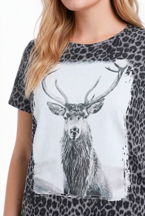 T-shirt motif léopard avec cerf, décolleté rond et manches courtes, coupe Classic Fit