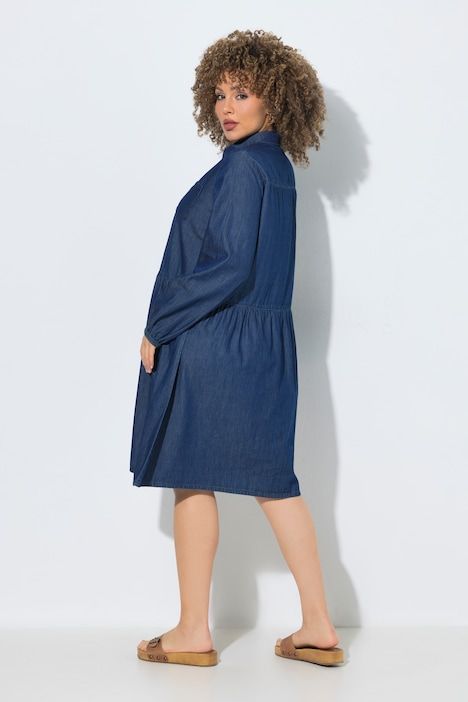 Robe en jean coupe évasée, col chemise et poches poitrine