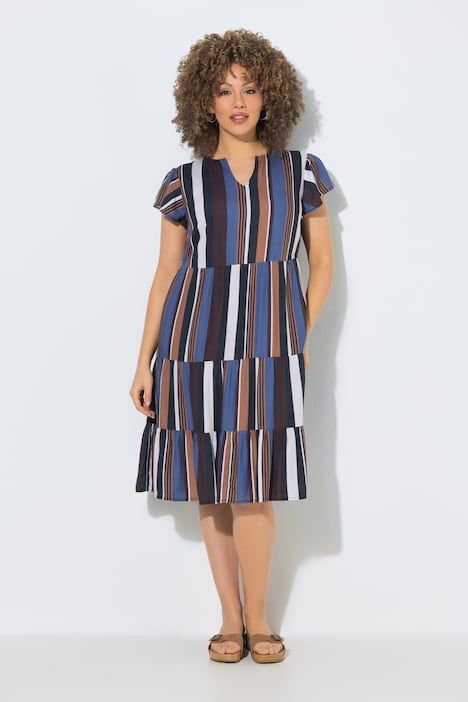 Robe à rayures, manches volantées et décolleté rond