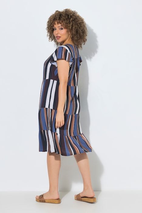 Robe à rayures, manches volantées et décolleté rond