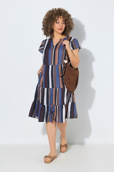 Robe à rayures, manches volantées et décolleté rond