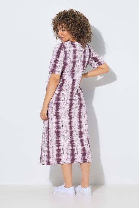 Robe midi avec rayures esprit batik, décolleté rond et manches courtes, coupe évasée