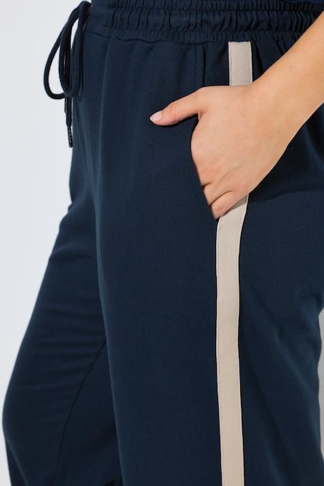 Pantalon Rose en molleton, jambe large, taille élastique et galon contrastant sur la jambe