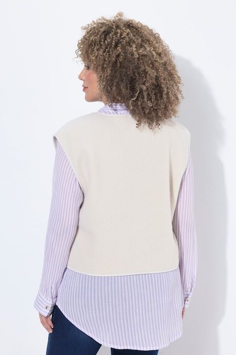 Gilet en polaire bouclée, coupe courte, encolure en V et boutons-pression, modèle sans manches